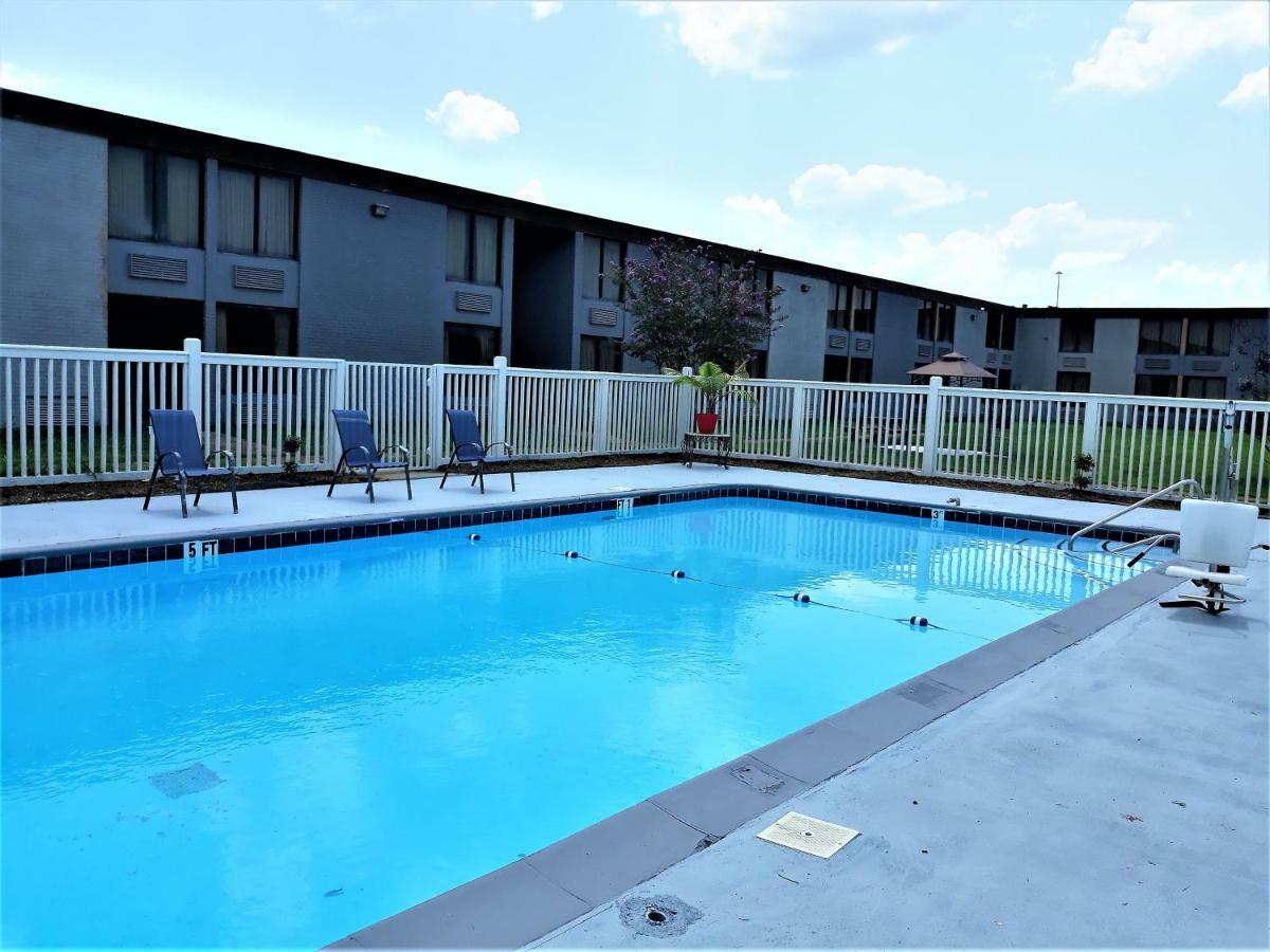 Madison Inn & Suites Exterior photo